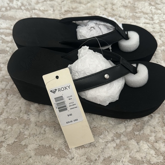 Roxy - Picture 2 of 5